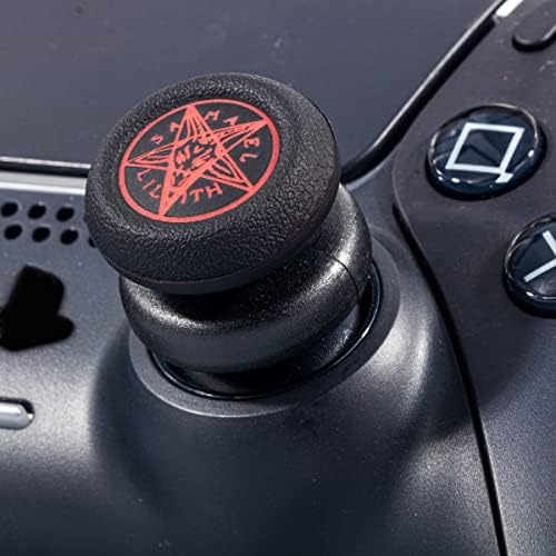 PlayRealm НЕ Пада удължителен кабел за джойстик и Силиконов Калъф за улавяне 2 Комплекта за PS5 и PS4 Контролер (Devil Red)